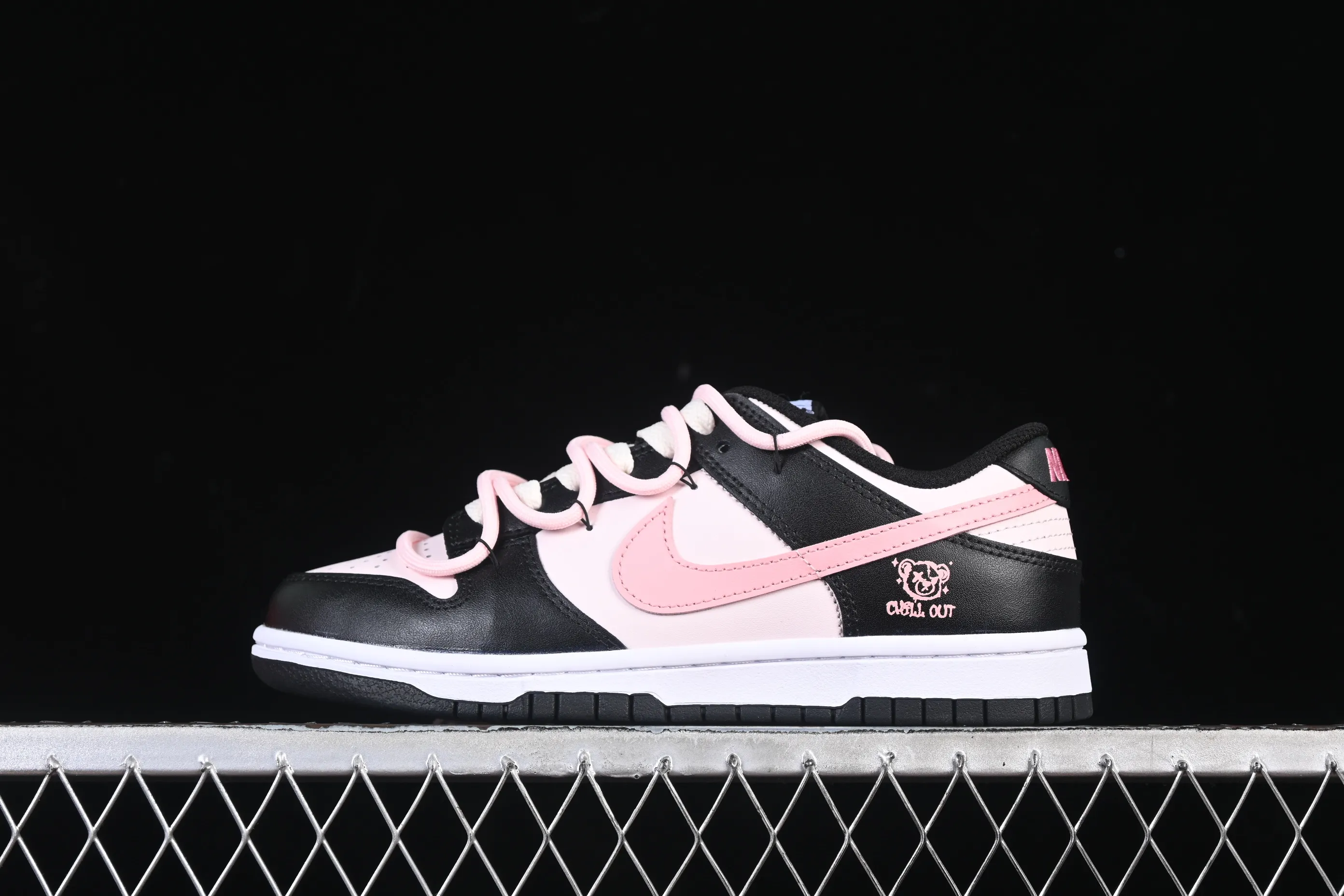 All categories Nk SB Dunk Series Nk SB Dunk Low High-end customized low-top sneakers Nike SB Dunk Low "Just Do It" straps Anniversary high-end customized low-top casual sneakers DD1503-101
